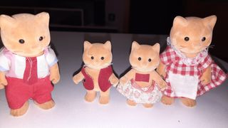 4 Muñecos familia gatitos Sylvanian 