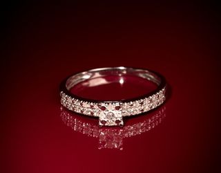 ANILLO Oro blanco y diamantes