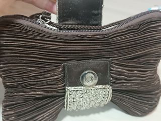 Bolso de fiesta.  Raso marrón