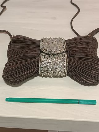 Bolso de fiesta.  Raso marrón