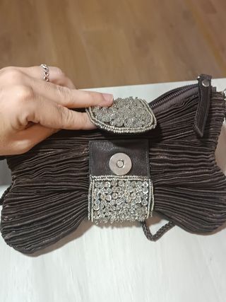 Bolso de fiesta.  Raso marrón