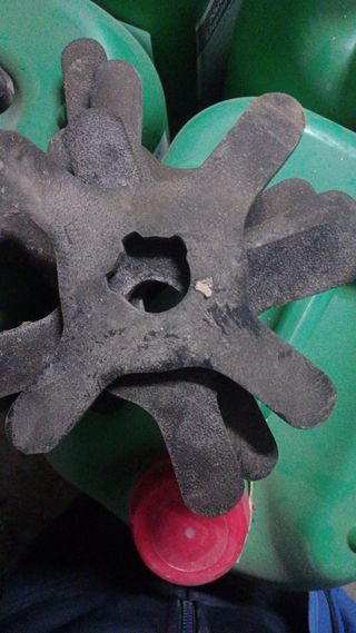 Gomas pelar almendras