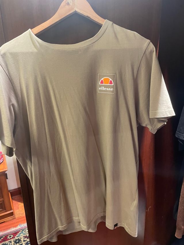 camiseta marca ellesse