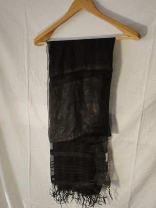 Fular Negro de  Massimo Dutti.