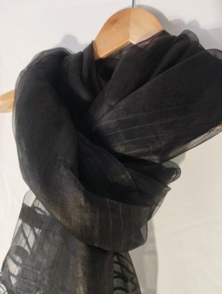 Fular Negro de  Massimo Dutti.
