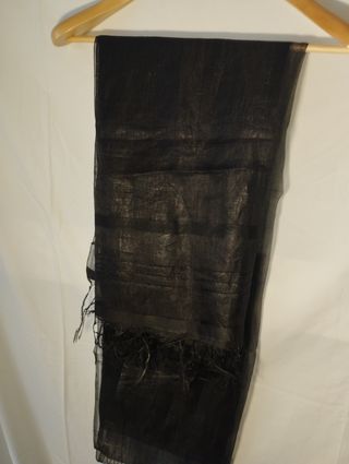 Fular Negro de  Massimo Dutti.