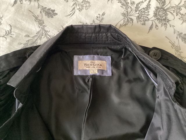 Parka negra de Bershka