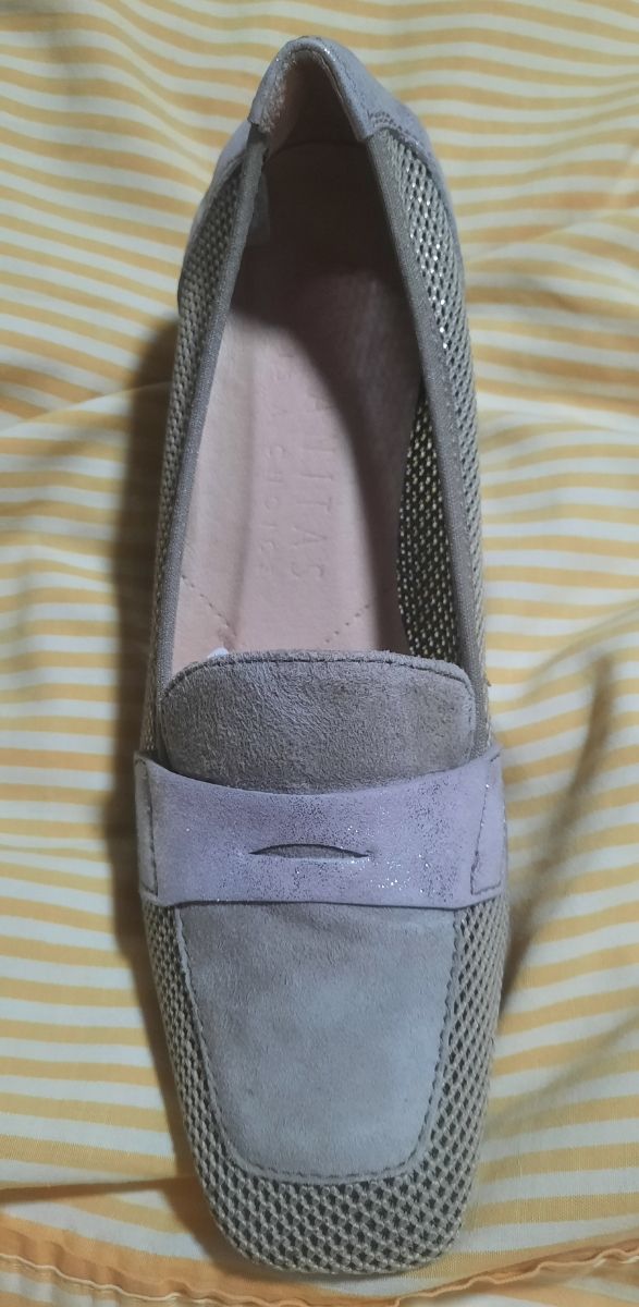 Zapato señora Hispanitas gris-plata N°35.