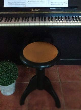 Piano de pared Petrof