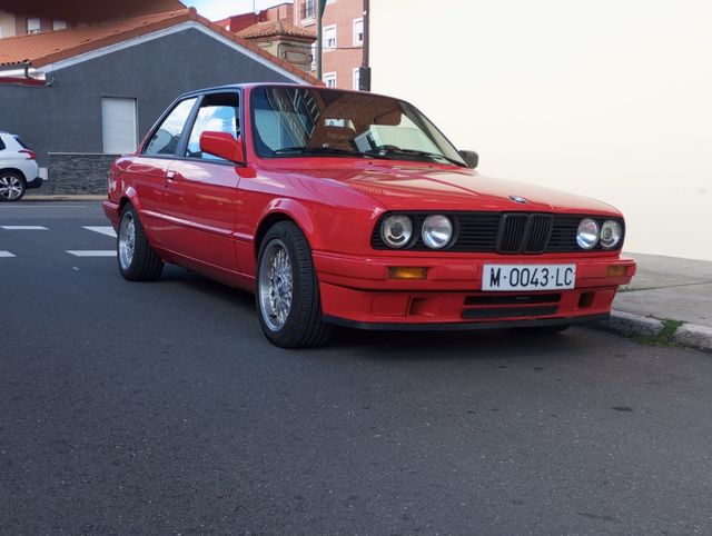 BMW E30 318 is 1990