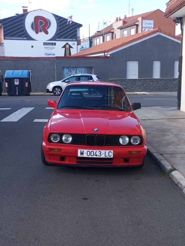 BMW E30 318 is 1990