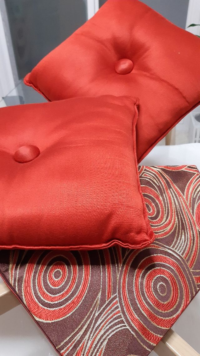COJINES ROJOS‼️ 35×35.