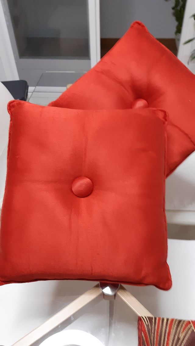 COJINES ROJOS‼️ 35×35.