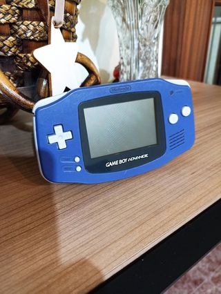 Game boy advance con caja y documentos