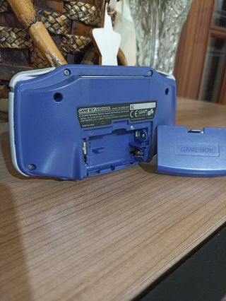 Game boy advance con caja y documentos