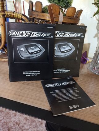 Game boy advance con caja y documentos