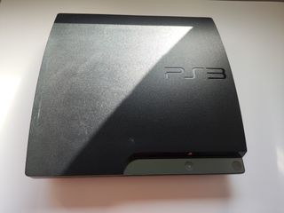 PlayStation 3 con 2 mandos y juegos