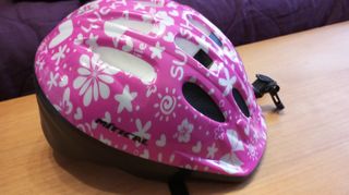Casco deportivo. Bicicleta/patines/etc