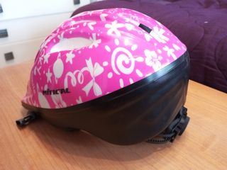 Casco deportivo. Bicicleta/patines/etc