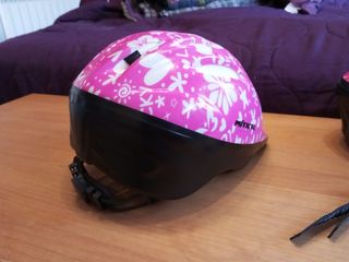 Casco deportivo. Bicicleta/patines/etc