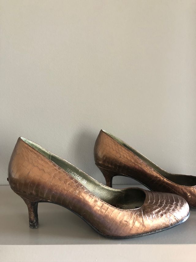 zapatos piel color cobre