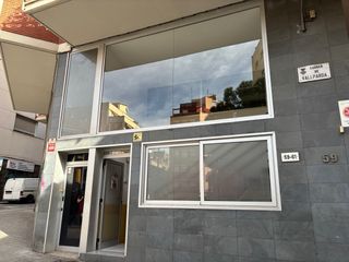 PROFESIONAL EN LIMPIEZA DE CRISTALES.