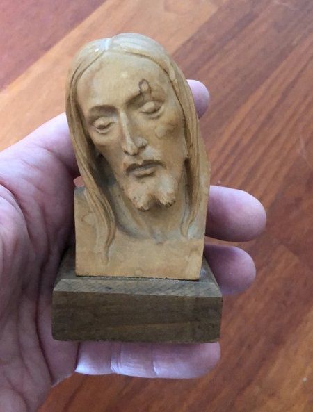 Statuetta Gesù in legno da comodino