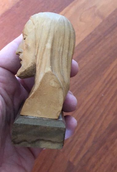 Statuetta Gesù in legno da comodino