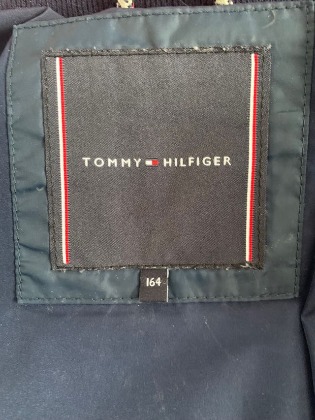 Cazadora Tommy azul marino talla 13-14 años