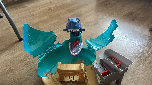 hot wheels pista megadestrucción tiburón