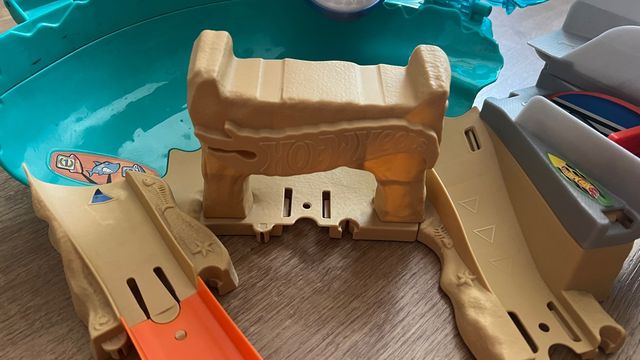 hot wheels pista megadestrucción tiburón