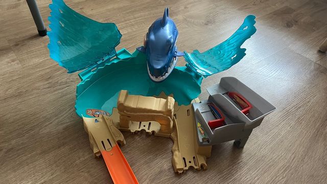 hot wheels pista megadestrucción tiburón