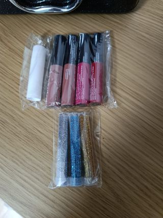 MALETÍN DE MAQUILLAJE. CON ETIQUETA