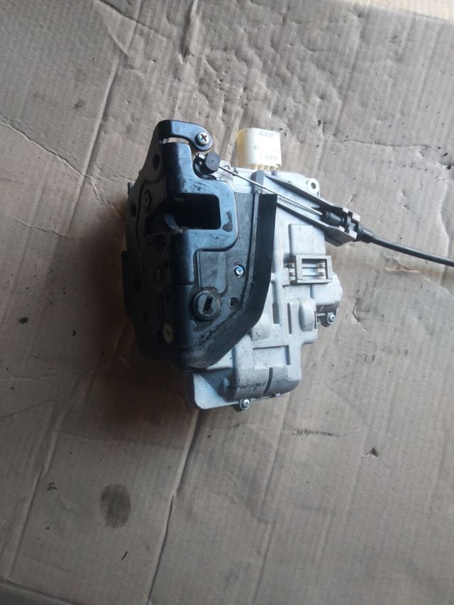 Cerradura trasera derecha León 2