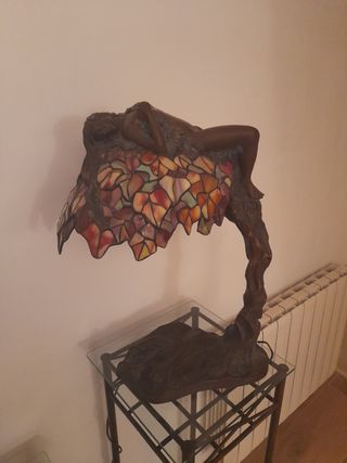 LÁMPARA DE BRONCE EMPLOMADA