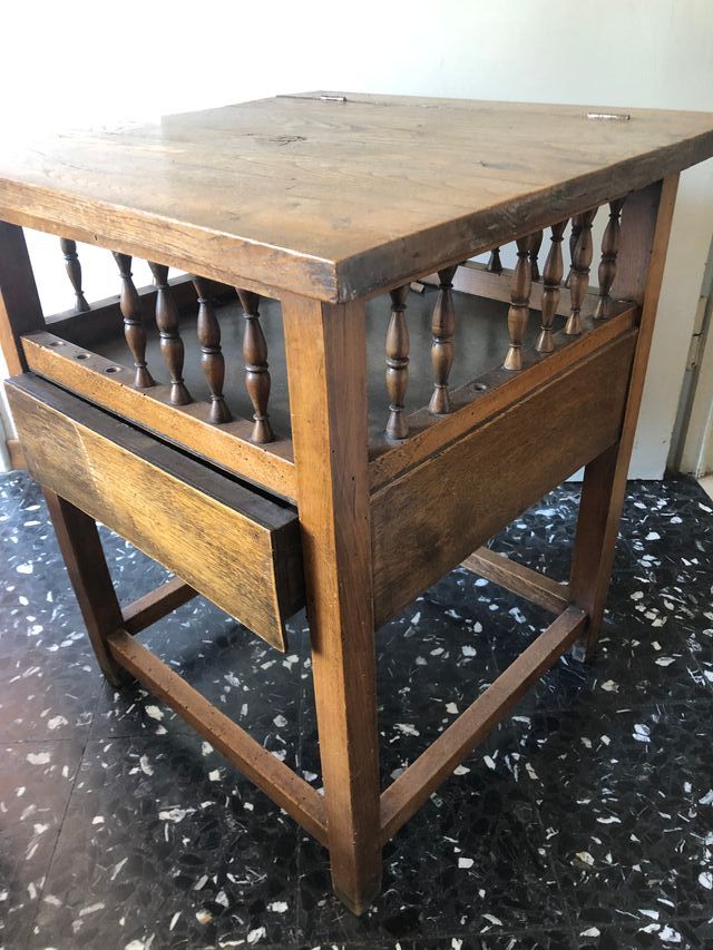 Tavolino in legno con specchio