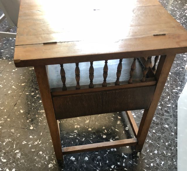 Tavolino in legno con specchio