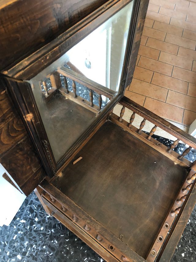 Tavolino in legno con specchio