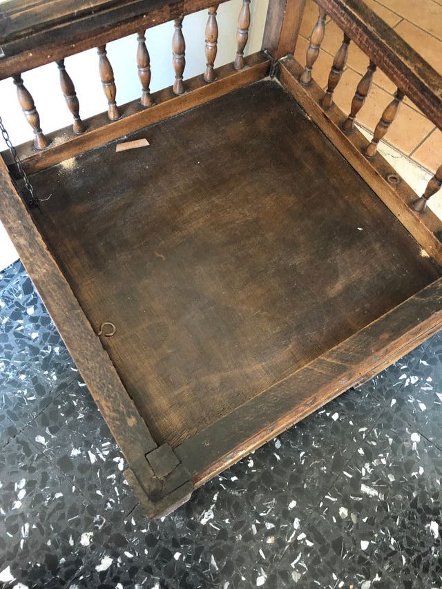 Tavolino in legno con specchio