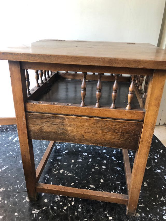 Tavolino in legno con specchio