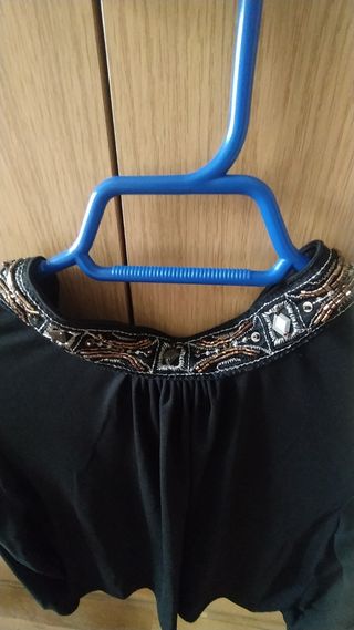 Camisa Zara negra con detalle en cuello