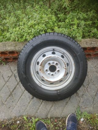 1 ruedas 215 70 R15 C 
215/70/R15C Michelin Agilis