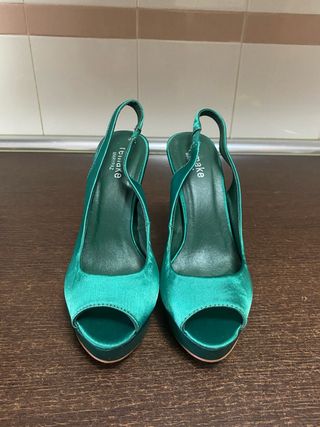 Sandalias satinadas verde tacón 39. Marypaz