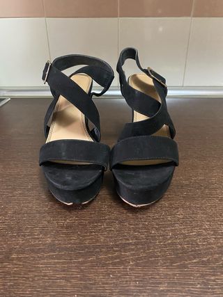 Sandalias tiras negras tacón. 39 Marypaz