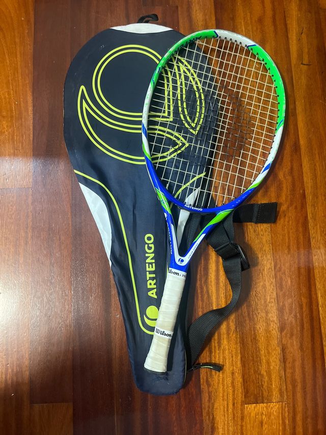 raqueta de tenis pequeña