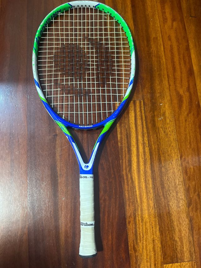 raqueta de tenis pequeña