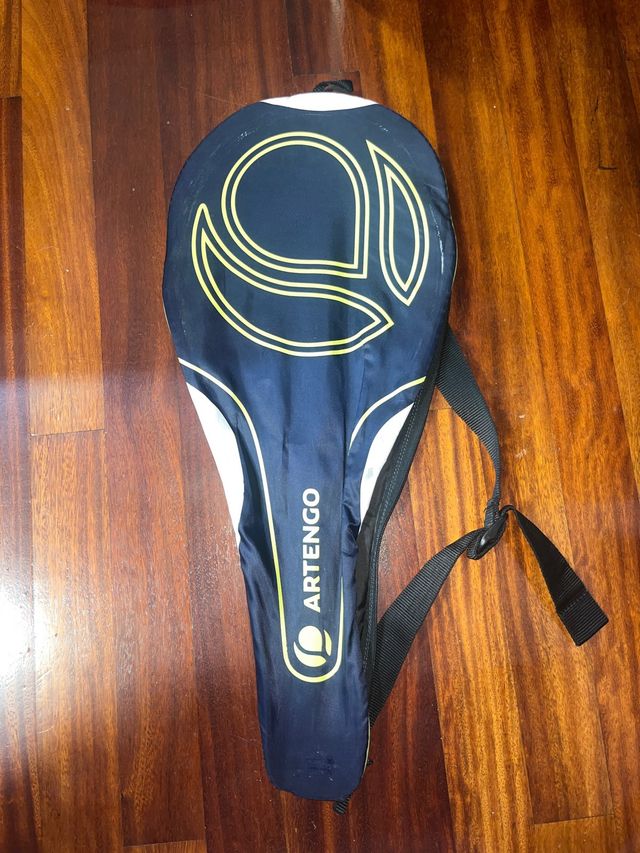 raqueta de tenis pequeña