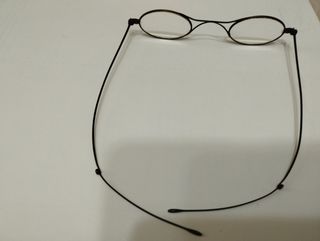 Gafas muy antiguas con funda 