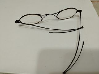 Gafas muy antiguas con funda 