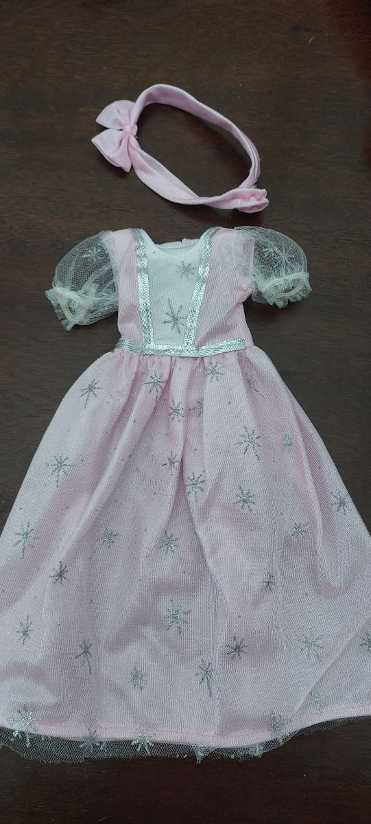 Ropa para bebés de juguete